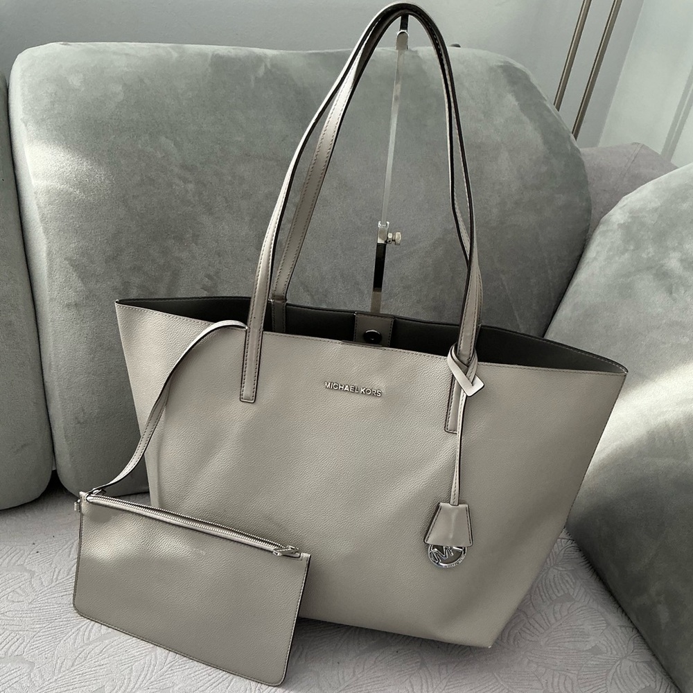 Practical super spacious MK tote bag🦋🦋